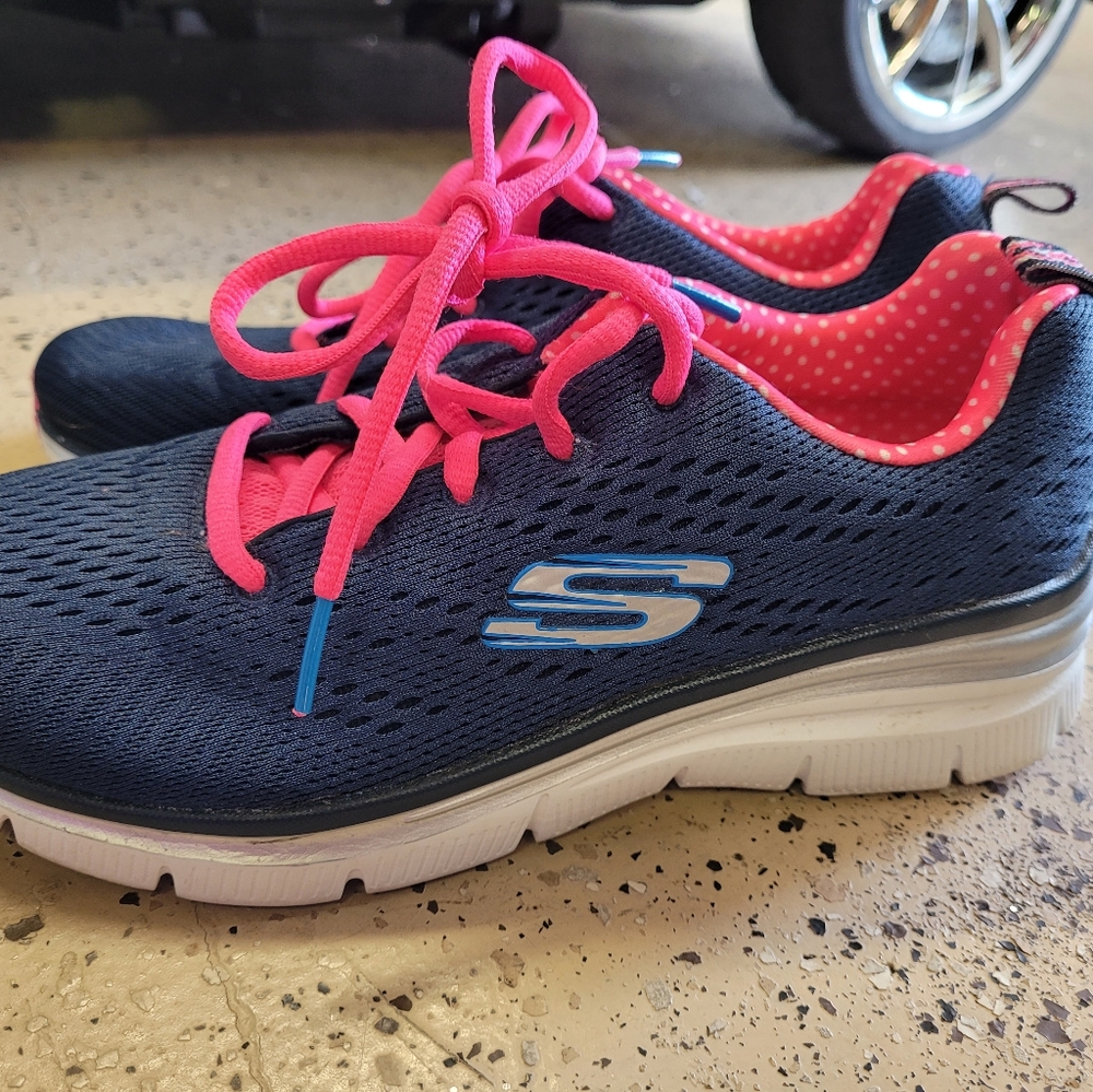 Skechers shoes size 8